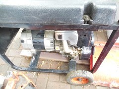 GENERAC GENERATOR, 5+KW TECUMSEH 10 HP MOTOR, HAND START, 5 GAL, GREAT COND.