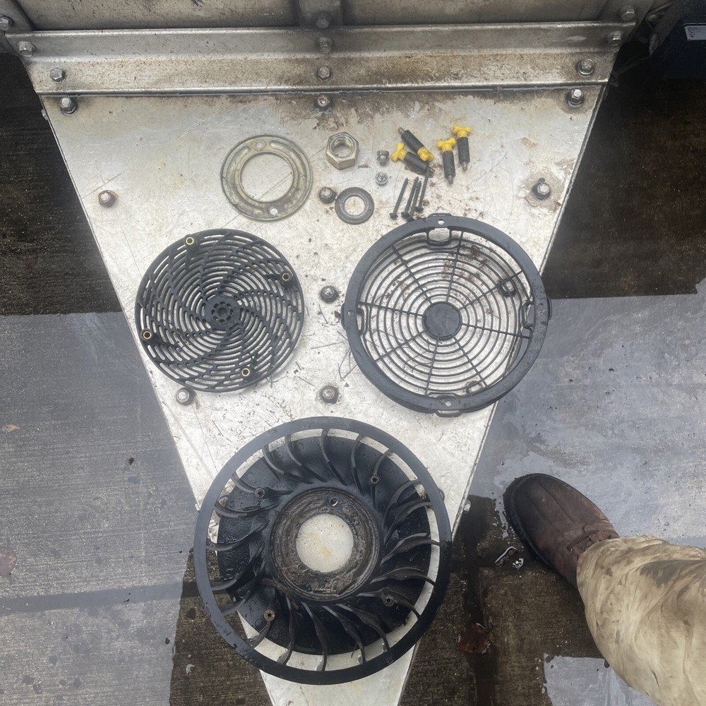 Generac 005057-1 GTV990 – FLYWHEEL FAN WND SCREEN SET
