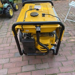 Dewalt Portable Gas Generator DXGNR7000 Watt 120/240 w 12’ Cable & Chain New