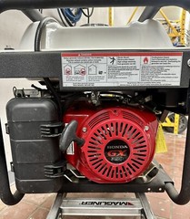 NorthStar Portable Generator with Honda GX390 Engine, 8000 Surge Watts, 6600