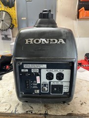 HONDA EU2000I – INVERTER GENERATOR – USED Runs Great NEW CARB