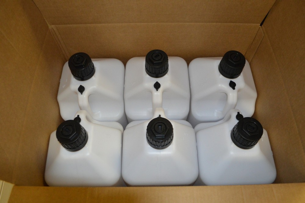 HOME GENERATOR FUEL STORAGE 5 GALLON UTILITY FUEL DUMP JUG WITH FILL HOSE WHITE