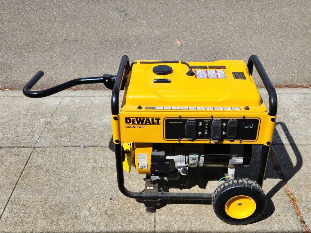 DEWALT DXGNR5700 Portable Power Generator – PMC165700.01 – New / Never Used
