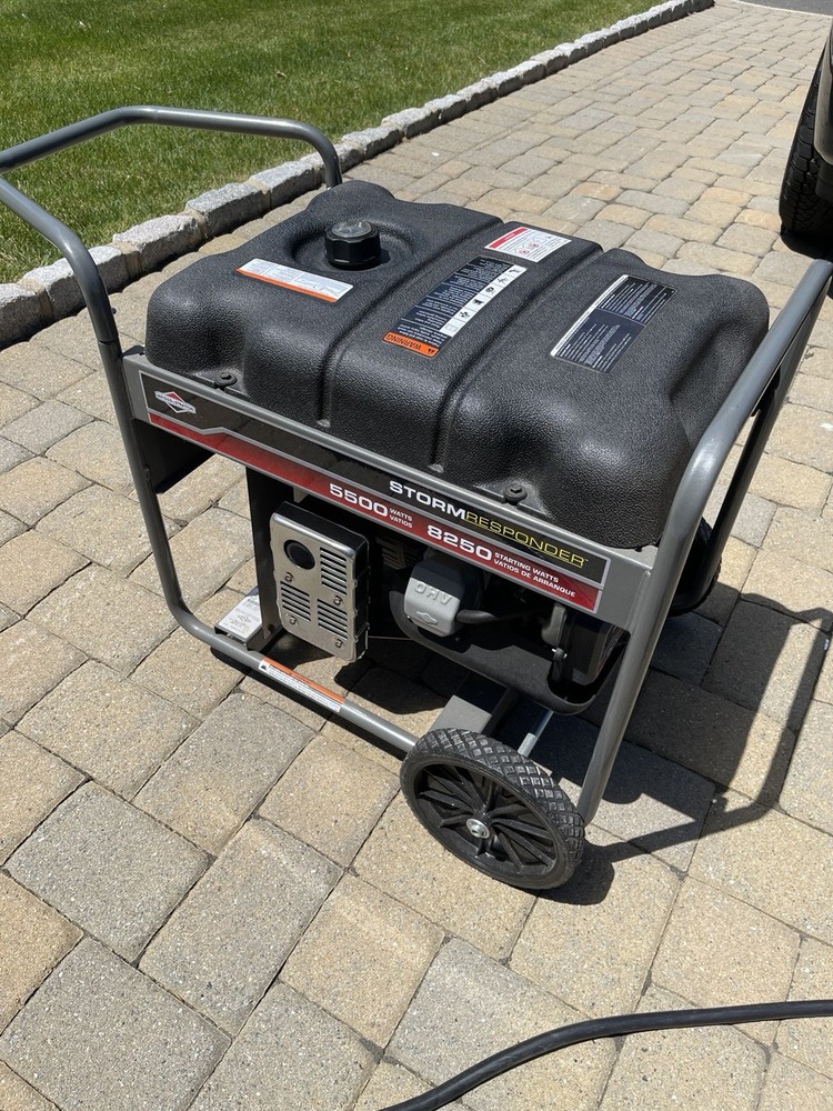 Briggs & Stratton Storm Responder Portable Generator 5500W/8250W w/ Manual