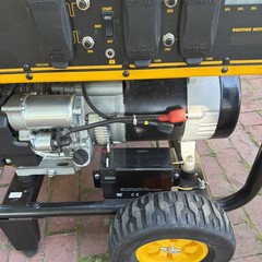 Dewalt Portable Gas Generator DXGNR7000 Watt 120/240 w 12’ Cable & Chain New