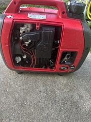 Honda EU2200i 2200W Super Quiet Enclosed Inverter Generator CO-MINDER Runs Great