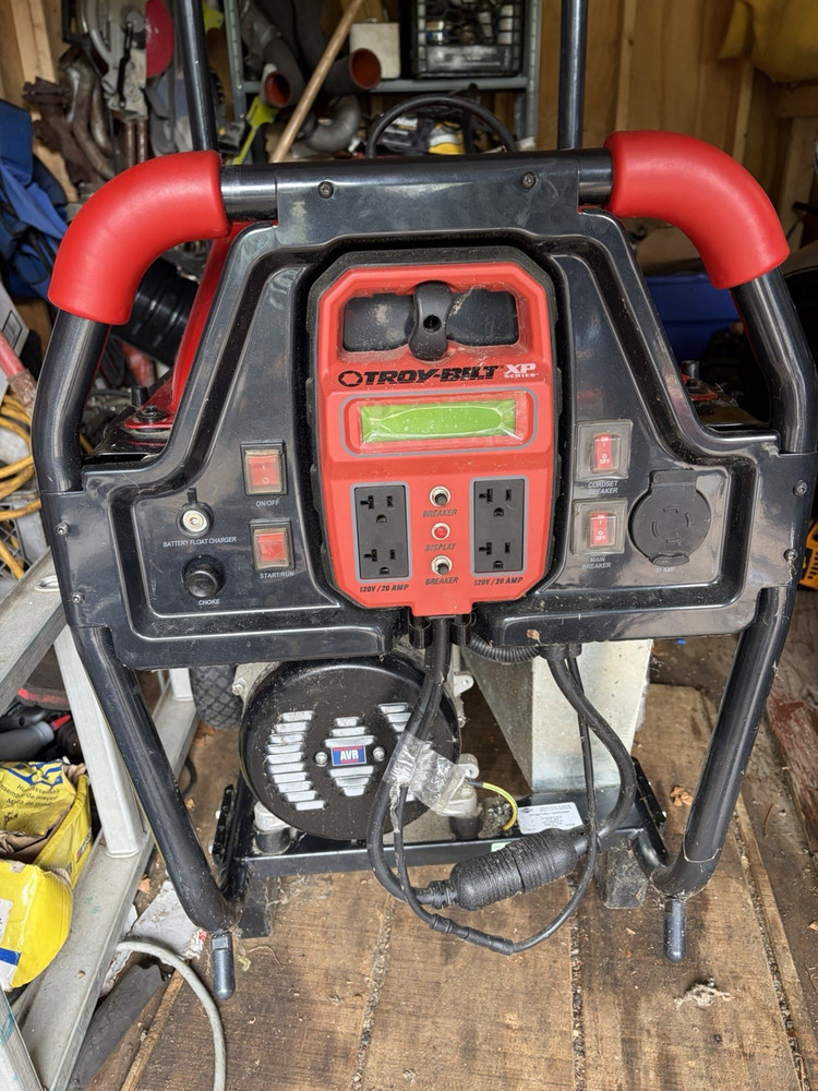 Mint condition Troy xp 7000wat generator running!