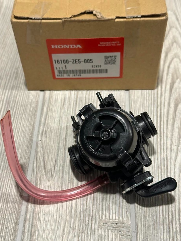 Honda OEM Carburetor HRM21 LAWN MOWER CARB 16100-ZE5-005