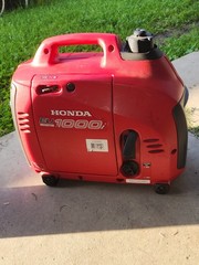 Honda EU1000i Inverter Portable Generator Red DC 12V 8A AC 120V