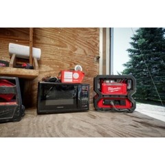 Milwaukee CANADA Cordless 3600W/1800W Battery Powered Power Supply (Tool Only)