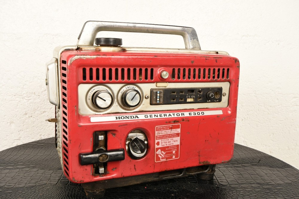 Honda E300 Portable Camping Gas Generator 1960s Vintage for Parts or Repair