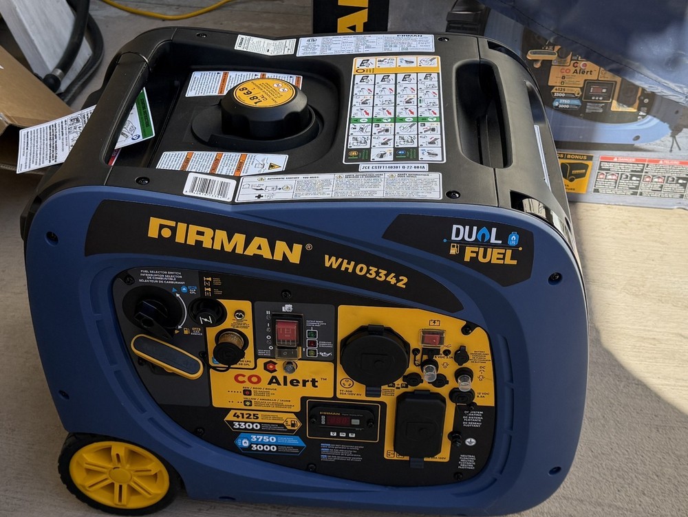 FIRMAN WH03242 3300W Dual Fuel Inverter Generator