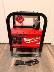 Milwaukee MX FUEL CARRY-ON 3600W/1800W Power Supply-Portable Battery Generator