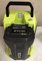 RYOBI RYi300BG 300W 40V Battery Inverter Generator with 4.0Ah Battery & Charger