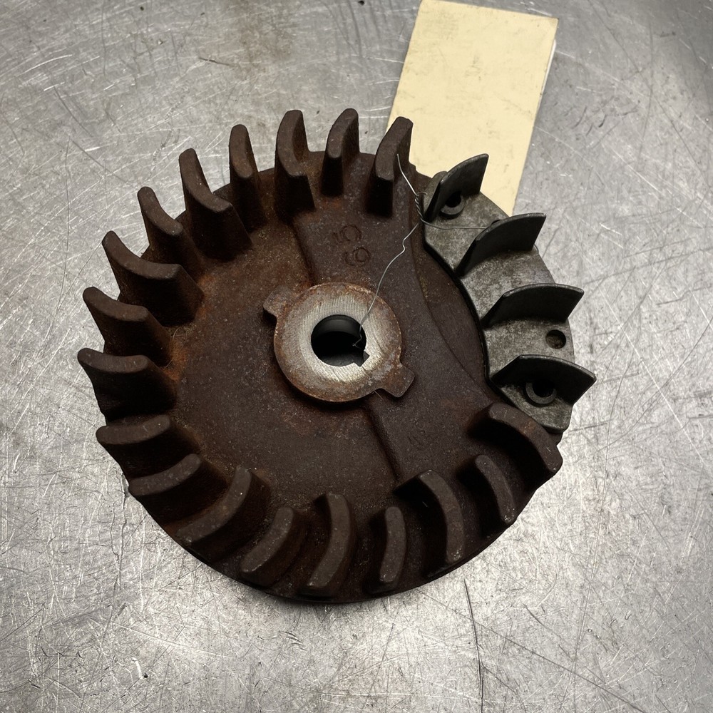 OEM USED BRIGGS 4HP QUATTRO 10A912-2266-E1 FLYWHEEL 690843 795695