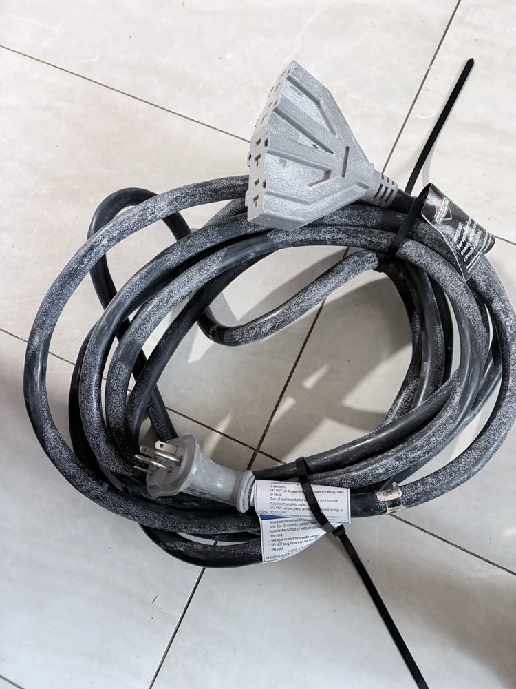 Briggs & Stratton 20 Amp Generator Adapter Cord Set – 25′ Long 4 Outlets – Used