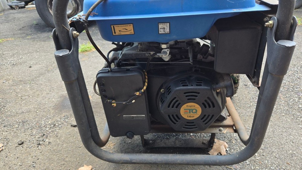 110v and 220v ETQ TG72B12 Portable Generator 8250W Surge / 7250W 14HP engine