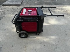 Honda EU6500IS Inverter Generator – LOW HOURS (~347 hrs of use) New Battery