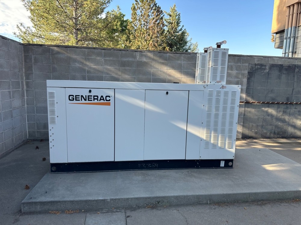 Generac Stationary Emergency Natural Gas Generator 6.8L 100KW W/ Transfer Switch
