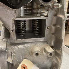 OEM GOOD USED WISCONSIN ROBIN WI-390 8000482 STD.CYLINDER BLOCK W/ VALVES