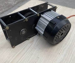 220-volt, 2000-watt, 50-Hz Hand-Crank Generator with Speed-Increasing Gearbox