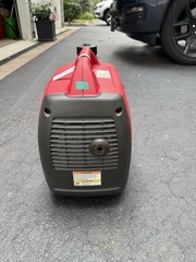 Honda EU2000i 2000W Portable Gasoline Inverter Generator 120V Red/Black-New Carb