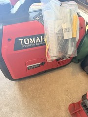 Tomahawk TG3000i Portable Inverter Generator 120V Red/Black 2x 120V