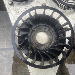 Generac 005057-1 GTV990 – FLYWHEEL FAN WND SCREEN SET
