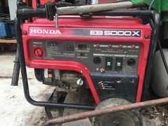 Honda EB5000X 120/240V 5000W 6.2 gal Portable Generator Used