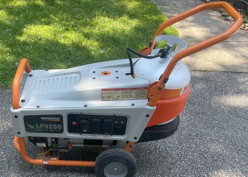 Generac LP 3250 Starts Right Up. Low Usage
