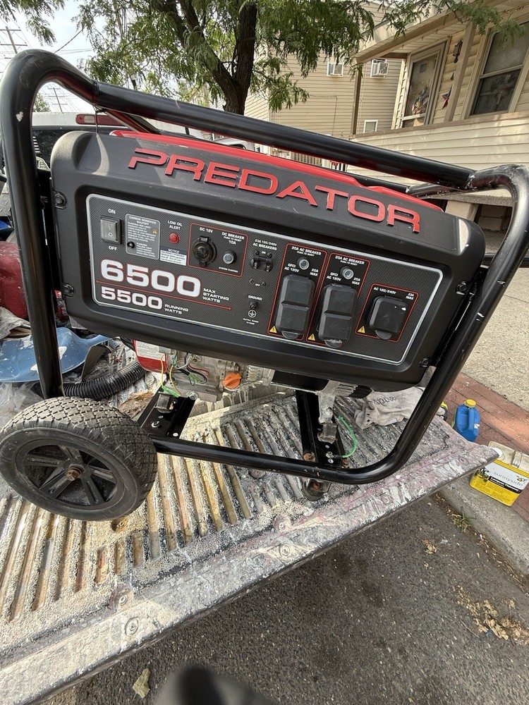 Predator 6500 Portable Generator 6500 Start/5500 Run Watts Red/Black