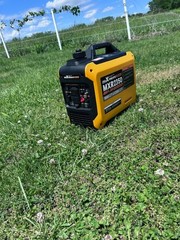 GUAM MXR2350 Ultralight 2350W Portable Generator
