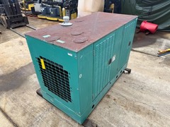 Cummins GGFD-5636372 liq. propane Generator 43.7 Volts: 120/240